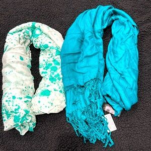 2 scarfs blue/teal color
